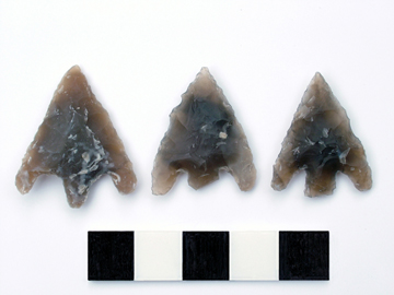 The QEQM Beaker burial arrowheads